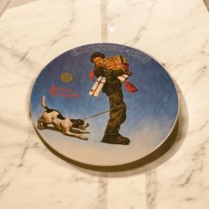 Vintage Norman Rockwell 1981 WRAPPED UP IN CHRISTMAS Holiday Collector Plate